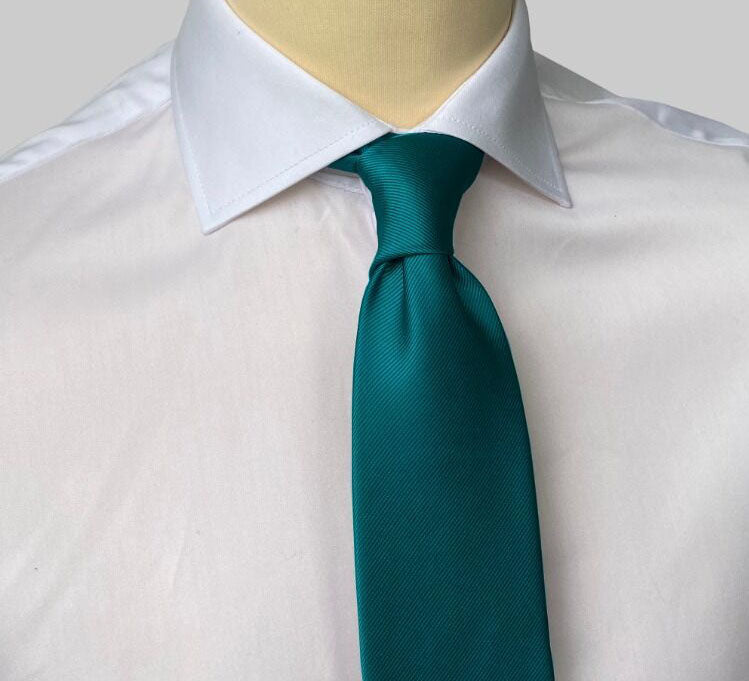 Türkisfarbene Krawatte. Türkis. 100 % Seide. Verbindungsbinder